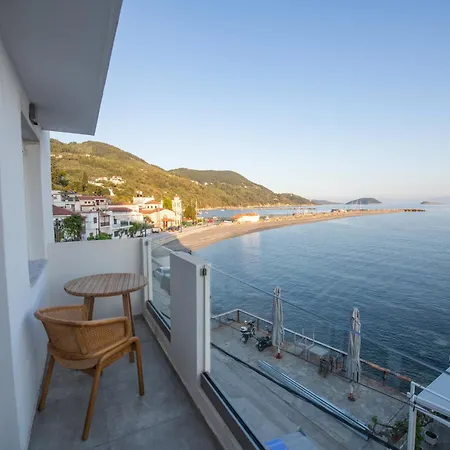 Flisvos Beachfront Loutraki (Skopelos)