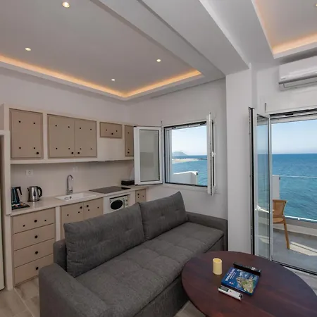 Flisvos Beachfront Отель Лутраки