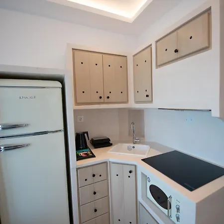 Flisvos Beachfront Отель Лутраки