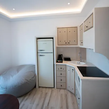 فندق Flisvos Beachfront 3*