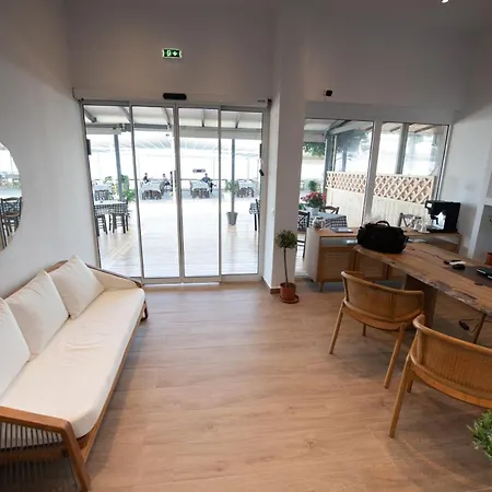 Flisvos Beachfront Отель