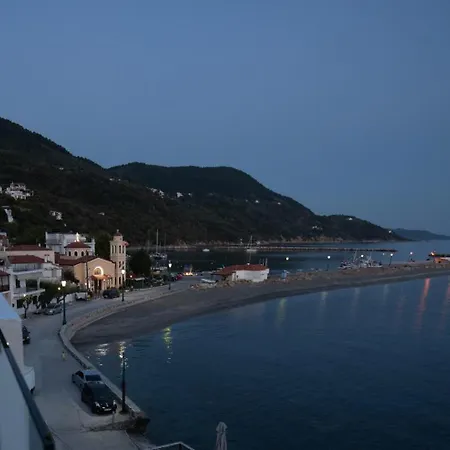 Flisvos Beachfront 3* Loutraki (Skopelos)