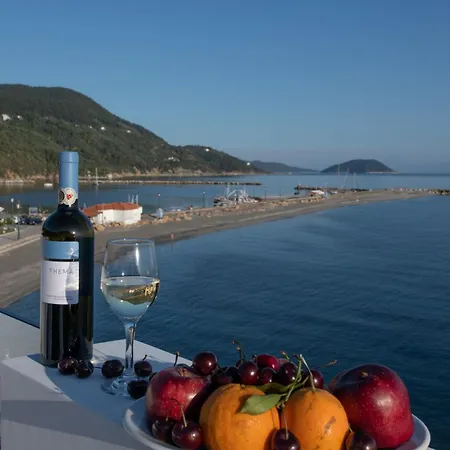 Flisvos Beachfront 3* Loutraki (Skopelos)