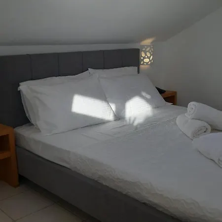 Flisvos Beachfront Loutraki (Skopelos)
